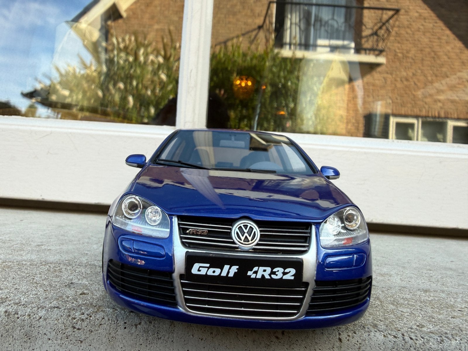 1:18 Volkswagen Golf V R32 blauw Otto Models OT192, Hobby en Vrije tijd, Modelauto's | 1:18, 2, rue de l'écusson, Zone commerciale Oxygène Sud, Josselin, 56120, FR