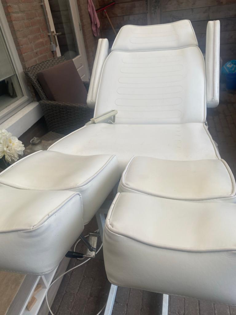 Witte behandelstoel / massagestoel, Huis en Inrichting, Stoelen, Kunststof, Gebruikt, Wit, Ophalen of Verzenden