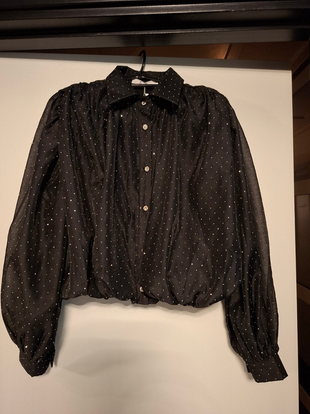 Prachtige splinternieuwe zwarte cropped blouse maat S..29.50, Zwart, Nieuw, Ophalen of Verzenden, Maat 36 (S)