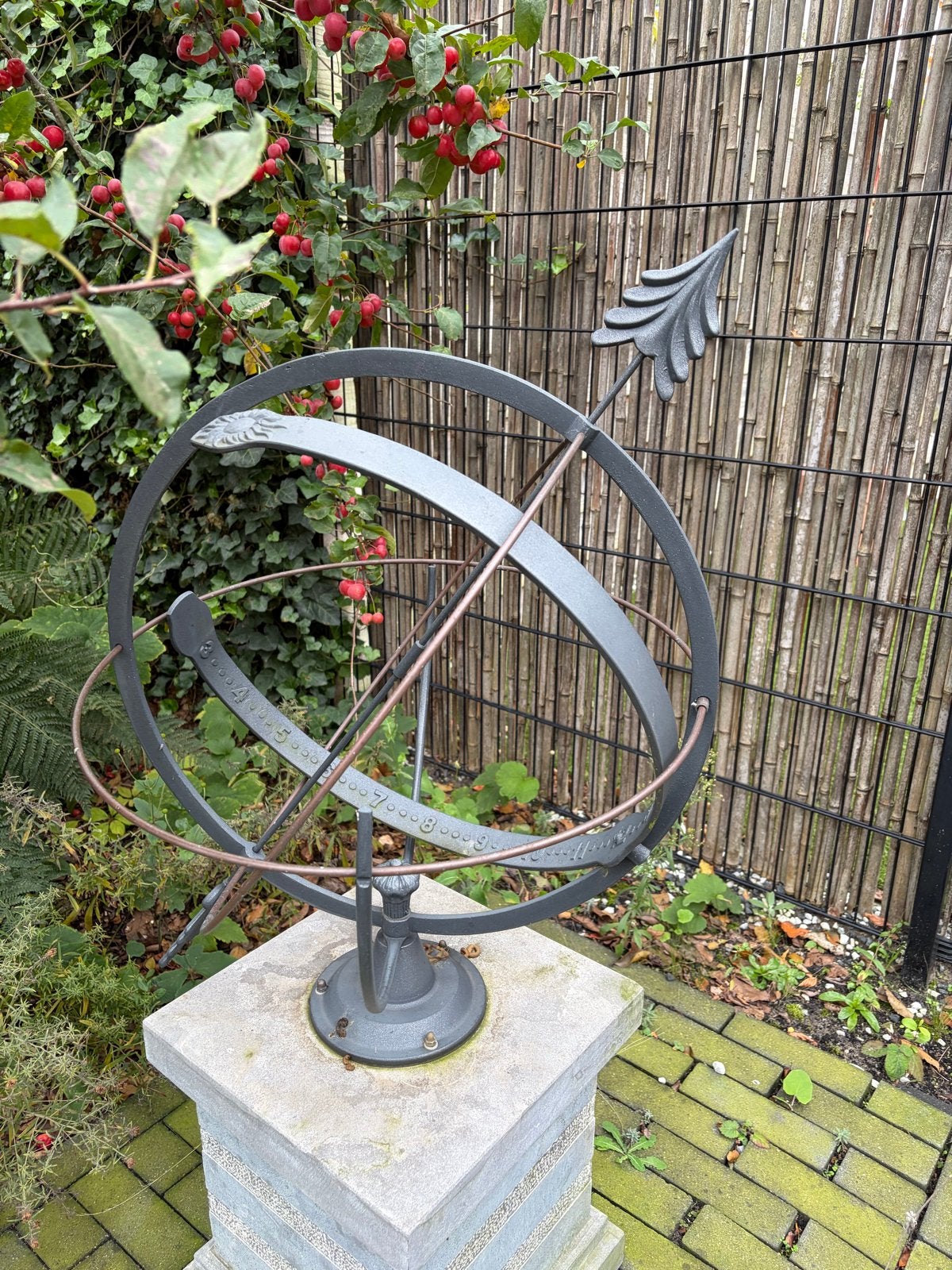 Armillarium zonnewijzer, type Zeus, op sokkel (nw.prijs 842), Ophalen, Zo goed als nieuw, Metaal, Abstract beeld