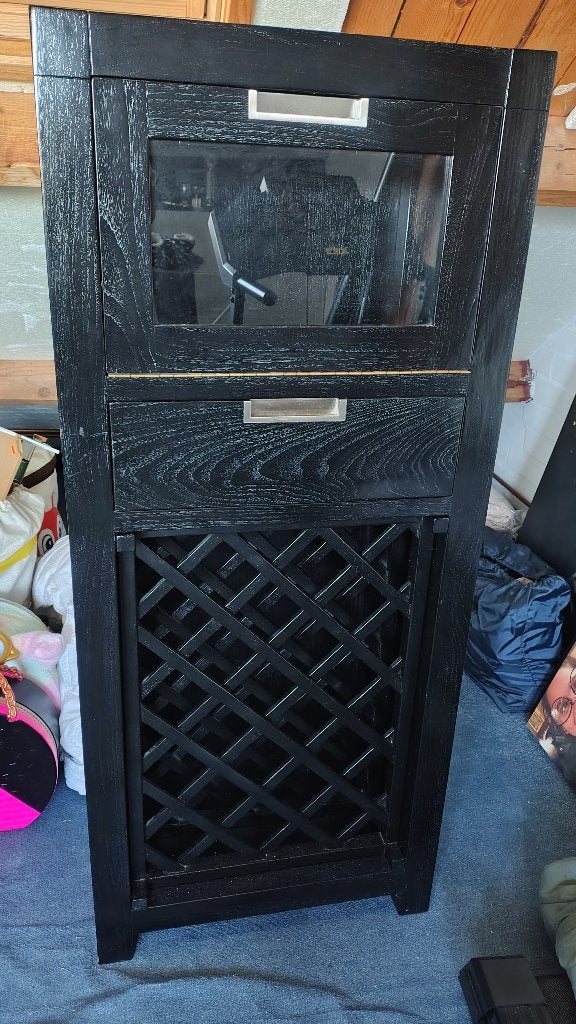 Zwart houten wijnkast met glas en lade, Huis en Inrichting, Woonaccessoires | Wijnrekken, Ophalen, Gebruikt, 15 tot 25 flessen