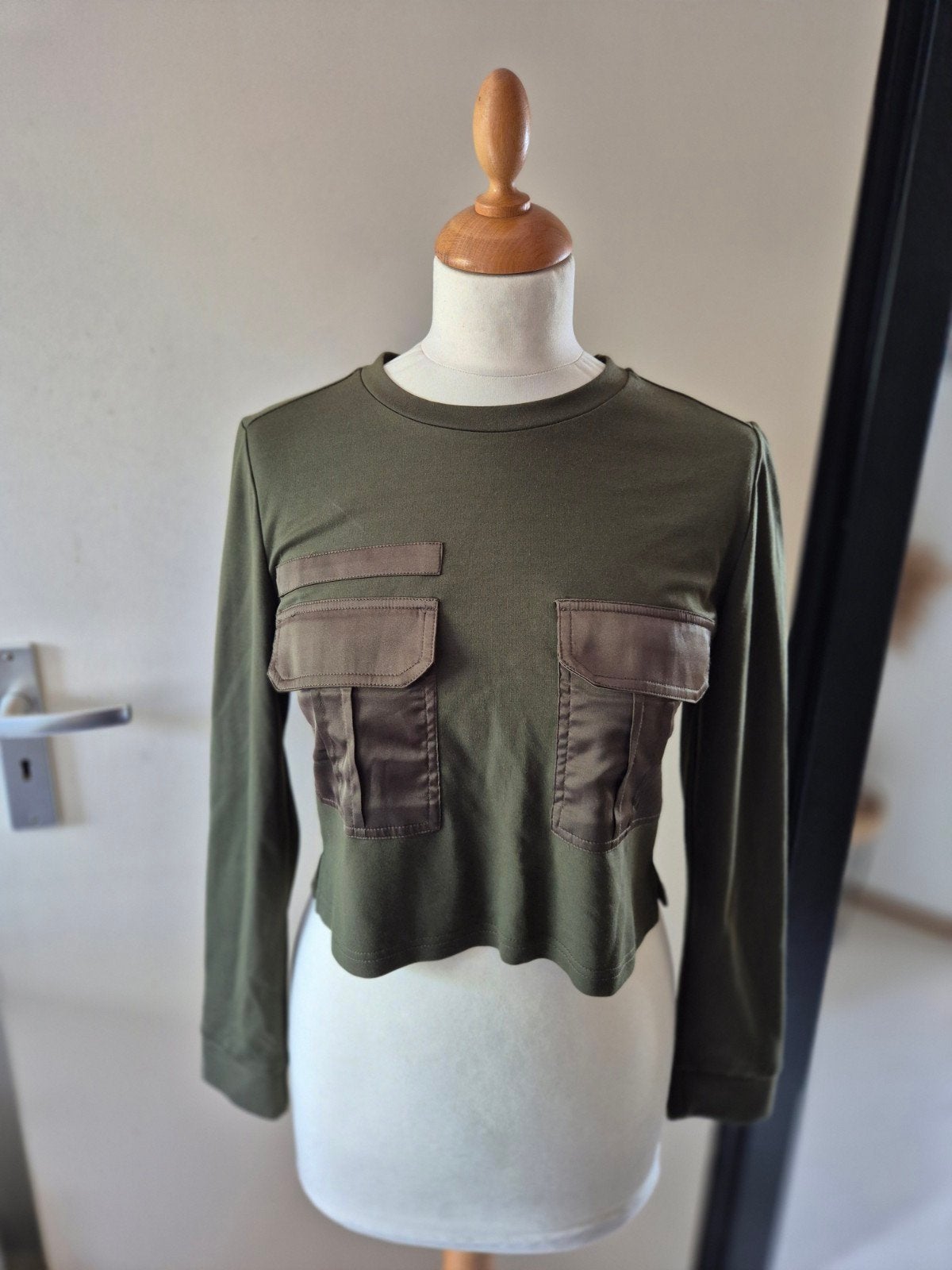 LA Sisters Cargo Longsleeve Crop Top - Legergroen  mt S, Ophalen of Verzenden, Zo goed als nieuw, Lange mouw, Maat 36 (S)