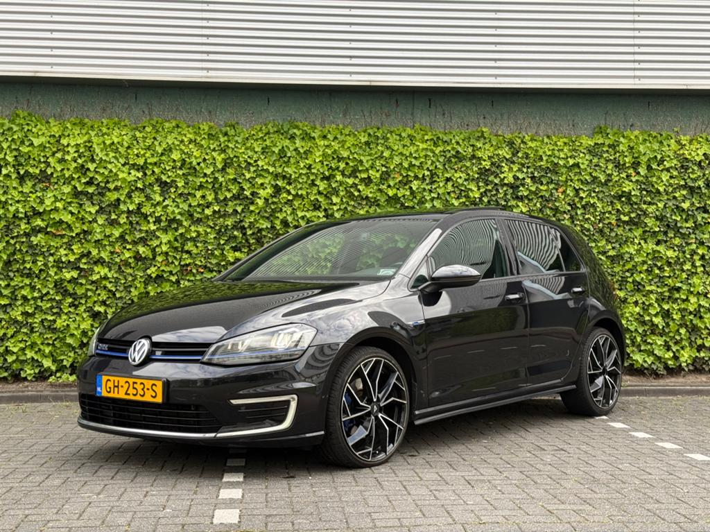 Volkswagen Golf 1.4 TSI GTE PANO 5D 2015 Zwart, 4 cilinders, Zwart, 1499 kg, 149 pk