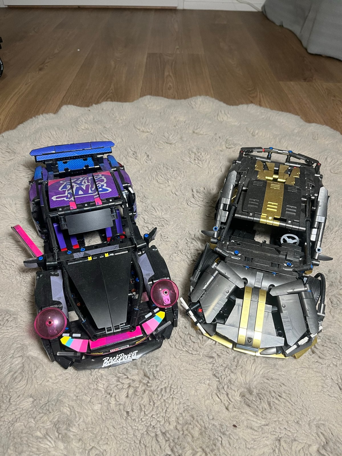 Nice two car models-not lego, Ophalen of Verzenden, Gebruikt