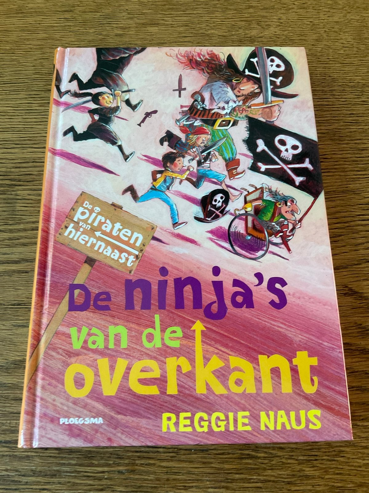 De piraten van Hiernaast: De ninja's van de overkant, Ophalen of Verzenden, Zo goed als nieuw, Reggie Naus, Fictie algemeen