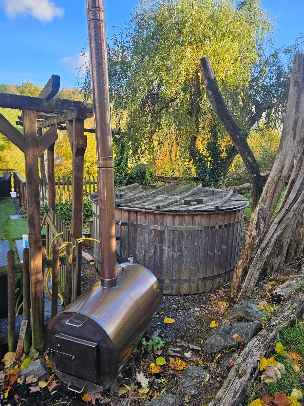 Hottub met externe houtkachel en trapje, Tuin en Terras, Ophalen, Gebruikt, Afdekzeil, Vast