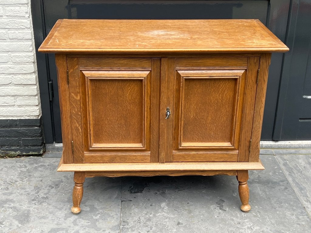 Kast met 2 deuren ,Tv kast , eiken en fineerhout vintage, Antiek en Kunst, Ophalen