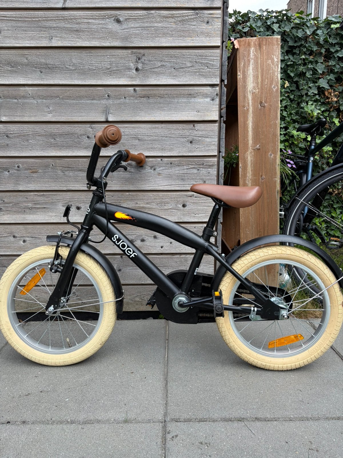 Sjoef Kinderfiets 16” - In zeer goede staat, met zijwieltjes, Fietsen en Brommers, Ophalen, Terugtraprem, 16 tot 20 inch, Staal