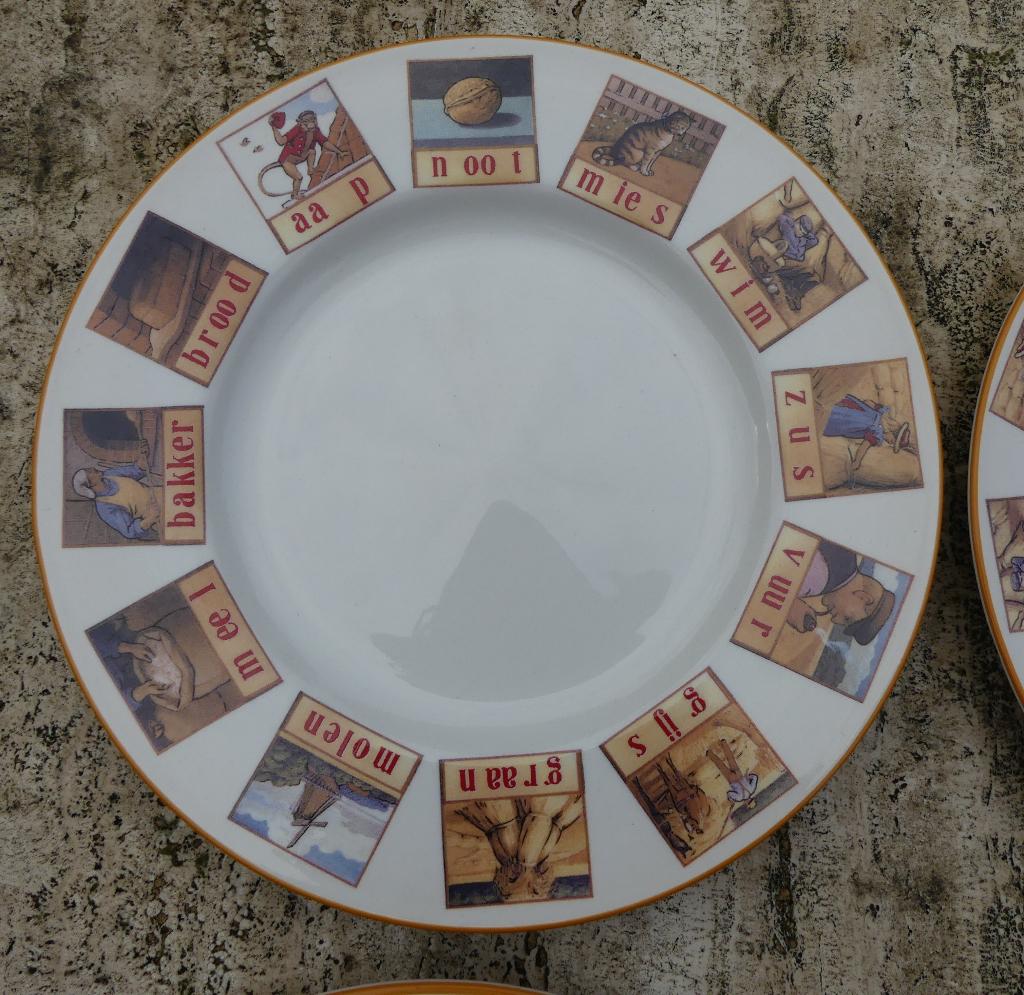 Tarvo 4 Aap Noot Mies Ontbijtborden + de Brood trommel, Nieuw, Ophalen of Verzenden, Bord(en), Wedgwood