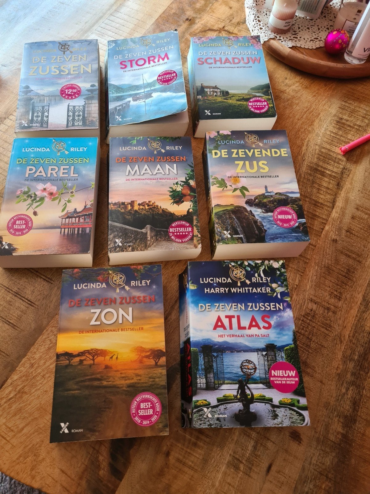 De Zeven Zussen serie - Lucinda Riley - 7 boeken, Boeken, Ophalen, Zo goed als nieuw, Lucinda Riley, Nederland