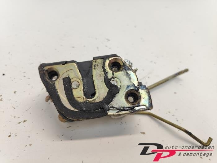 Deurslot Mechaniek 4Deurs links-voor van een Daihatsu Young, Auto-onderdelen, Carrosserie en Plaatwerk, Gebruikt, Daihatsu, -