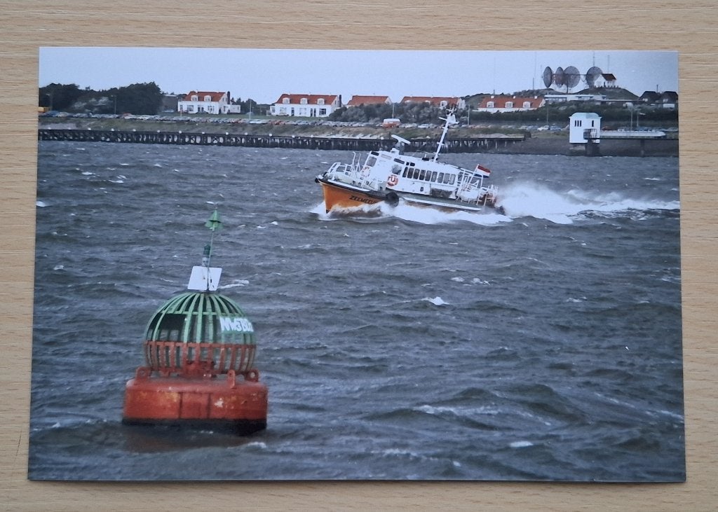 Foto loodsboot Hoek van Holland 1985, 1960 tot 1980, Verzenden, Foto, Nieuw