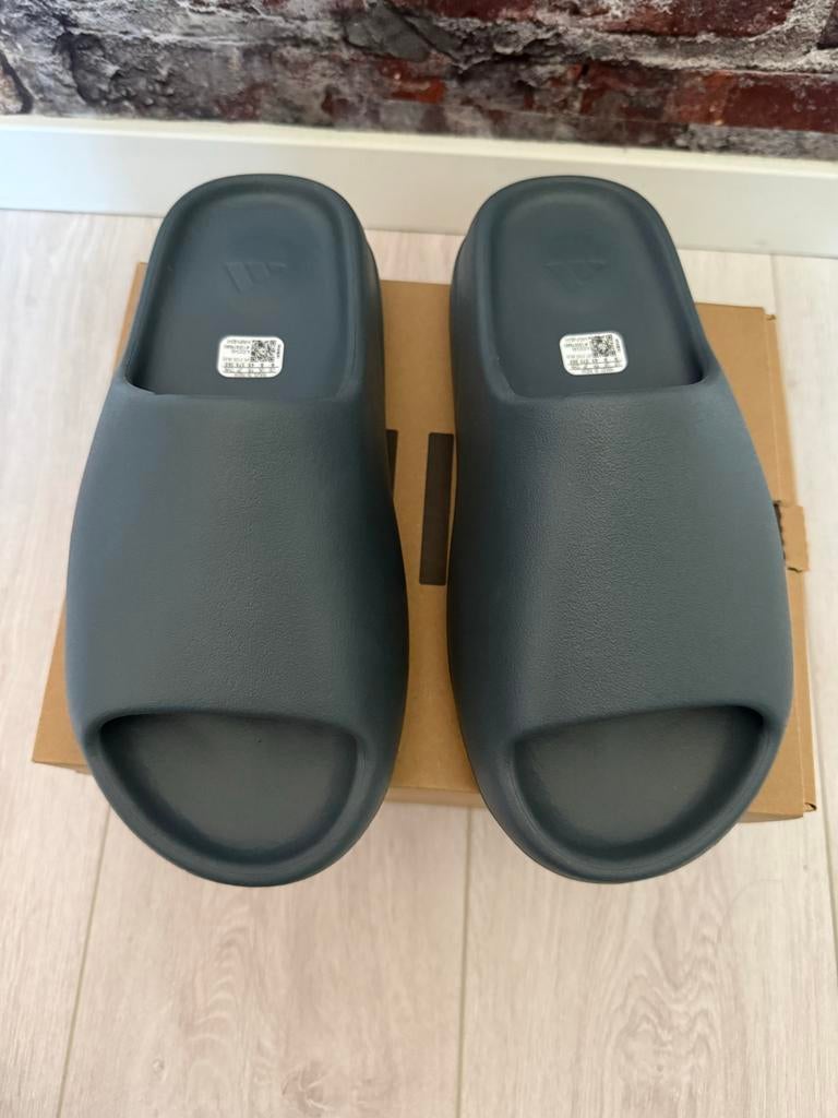 Adidas Yeezy Slide 'Slate Grey' - Maat 43, Ophalen of Verzenden, Nieuw, Overige kleuren, Slippers
