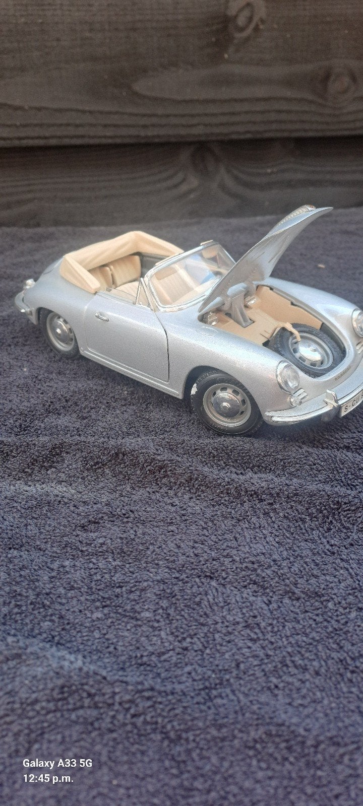 mooie porche grijs schaal 1:18  mooie staat, Hobby en Vrije tijd, Modelauto's | 1:18, Ophalen of Verzenden, Zo goed als nieuw