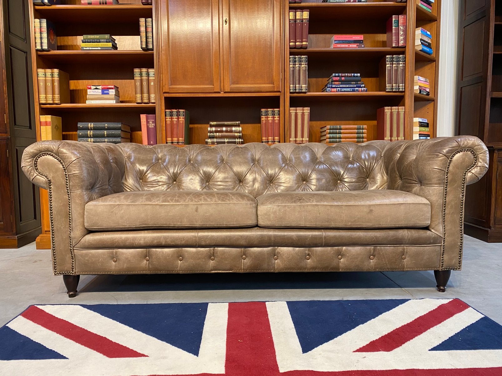 Stoere Chesterfield bank vintage grijs, Ophalen, 125 cm of meer, Leer, Zo goed als nieuw