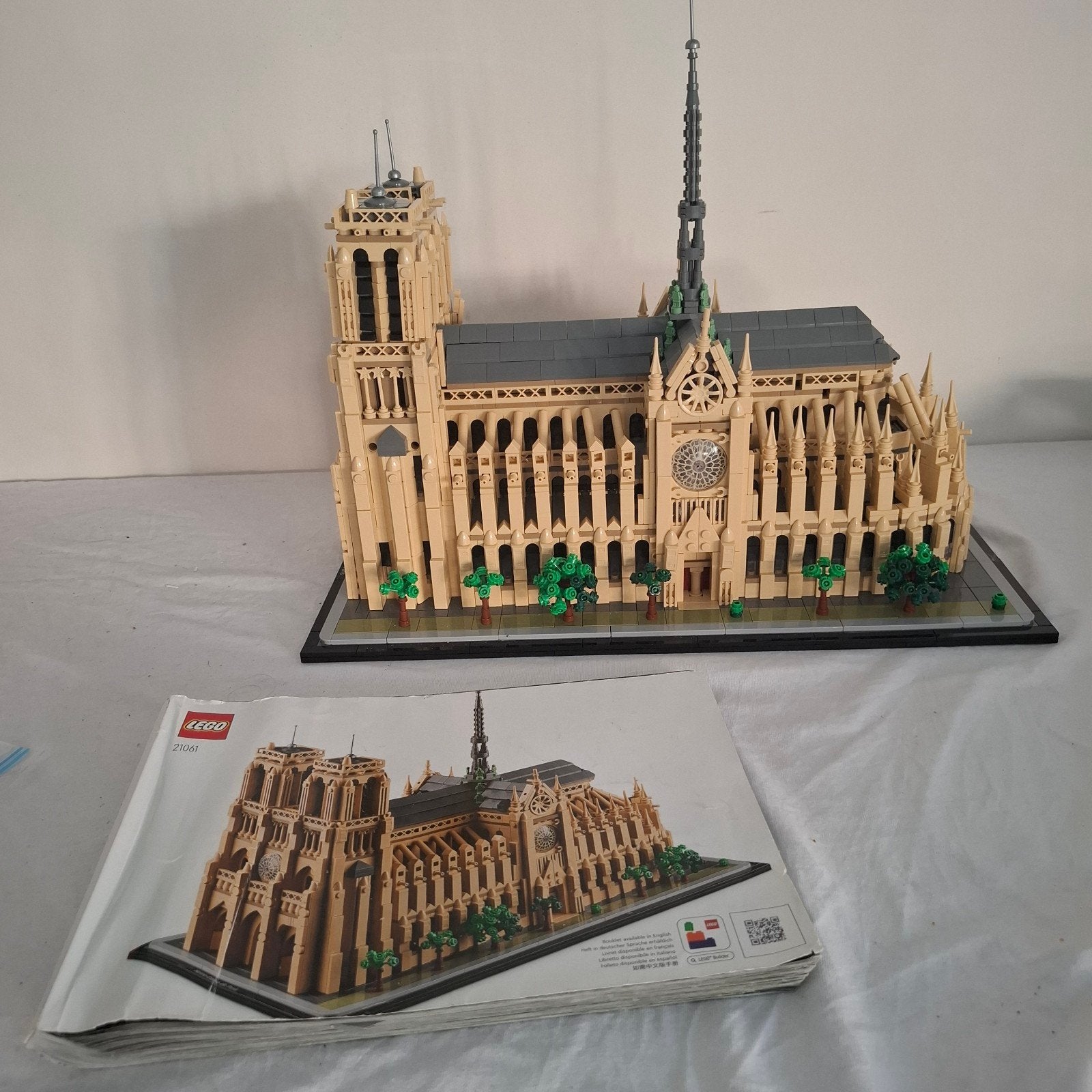 LEGO Architecture Notre-Dame de Paris (21061), Ophalen of Verzenden, Zo goed als nieuw