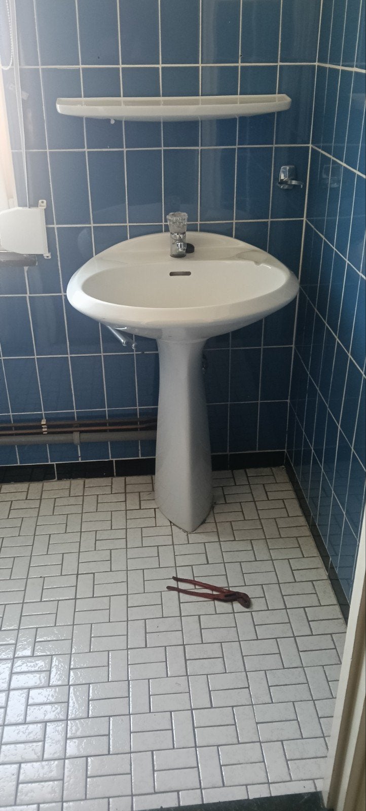 Vintage wasbak met zuil en planchet, Ophalen, Gebruikt, Steen, Wastafel