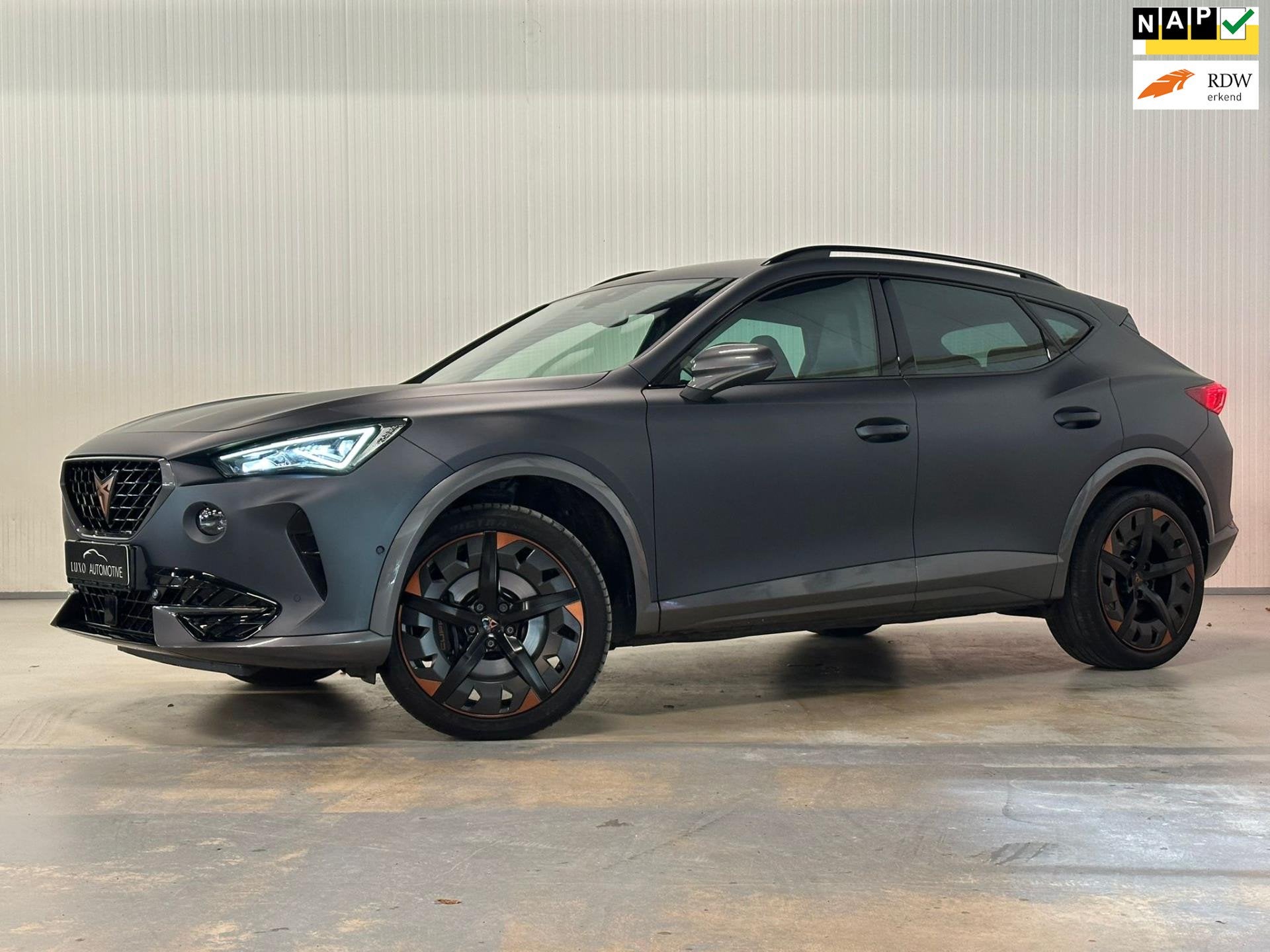 Cupra Formentor 2.0 TSI 4DRIVE VZ | AMBIANCE | LEDER | CAMER, Auto's, Automaat, Dealer onderhouden, Euro 6, 4 cilinders