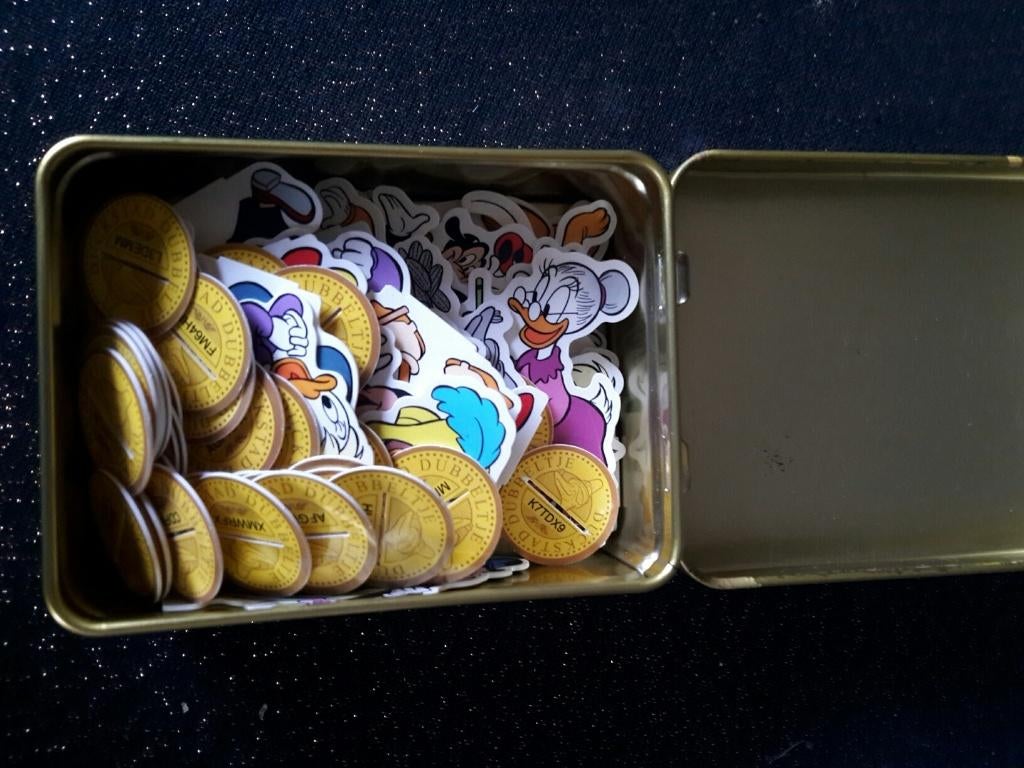 Blikje vol met diverse Duckstad ClickCards, Verzamelen, Disney, Ophalen of Verzenden, Donald Duck, Gebruikt, Beeldje of Figuurtje