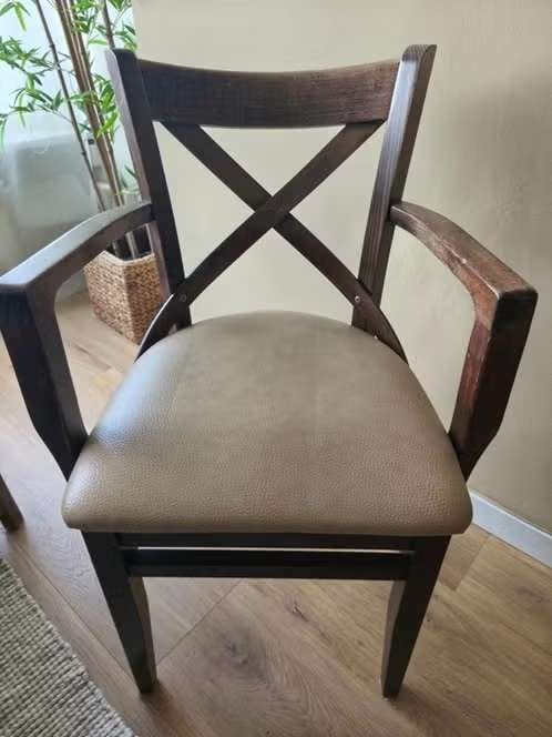 Gratis 3 leuke stoelen, Ophalen, Leer, Gebruikt, Drie