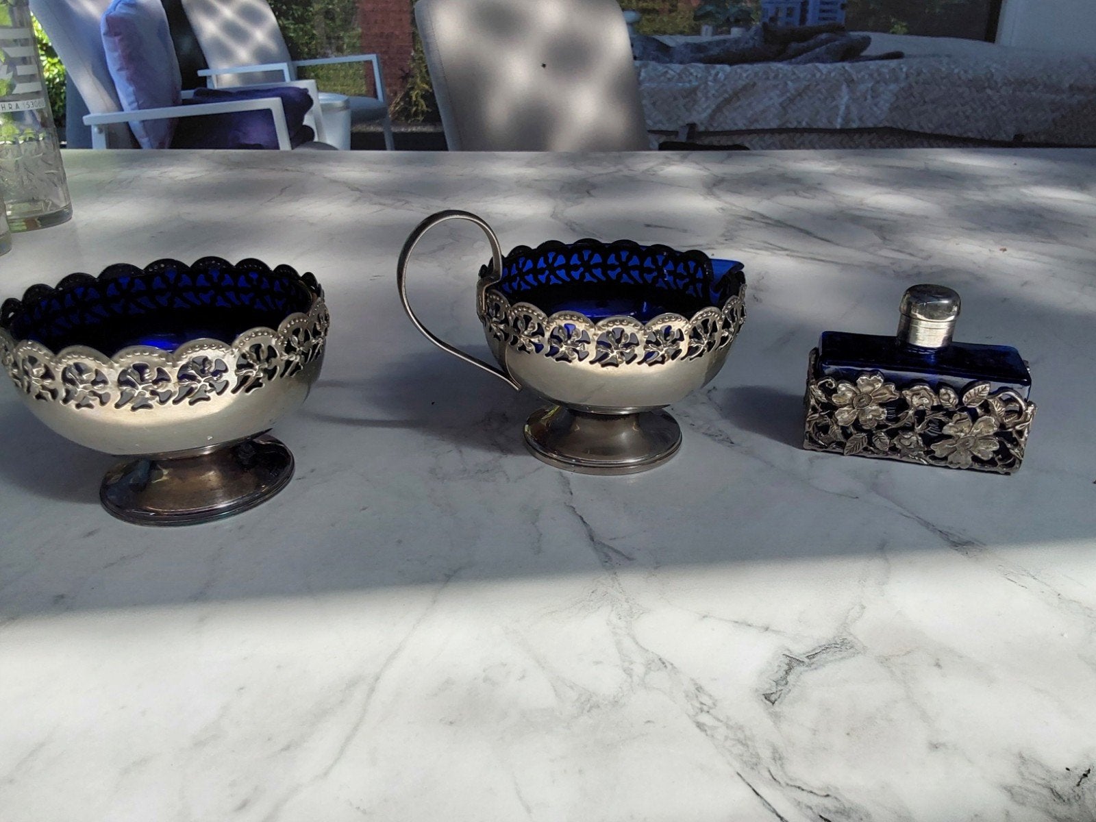 Antieke zilveren set met kobaltblauw glas, Antiek en Kunst, Antiek | Goud en Zilver, Ophalen of Verzenden