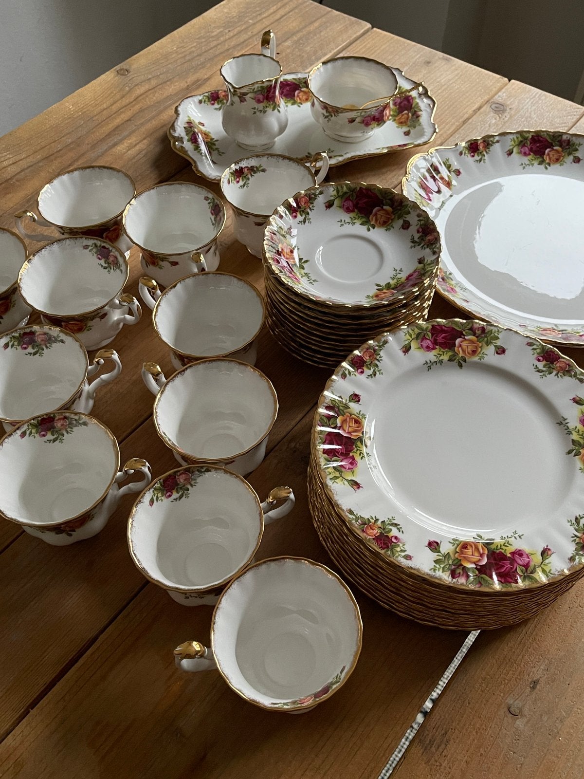 OLD COUNTRY ROSES 42-delig koffieservies van Royal Albert, Antiek en Kunst, Ophalen
