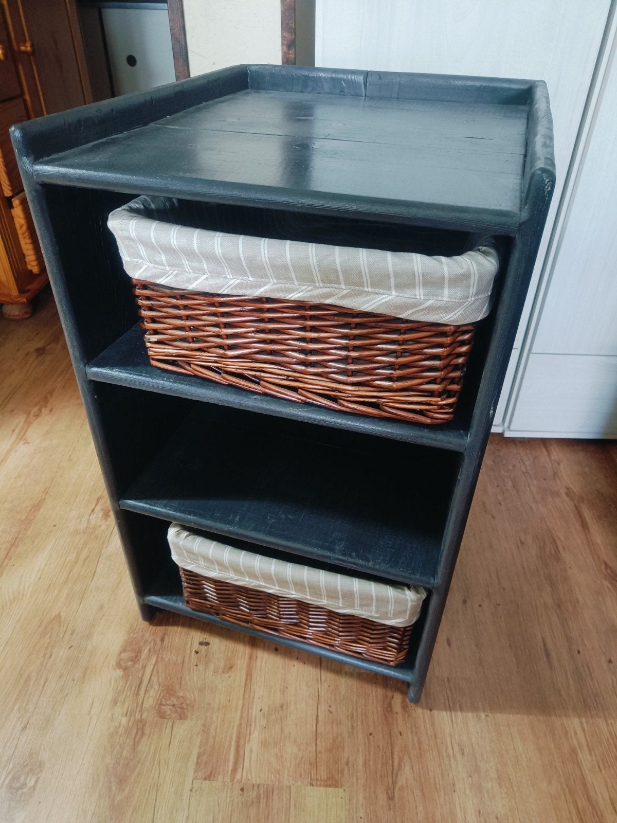Stevig zwart kastje met mandjes - ideaal voor opbergen, Ophalen of Verzenden