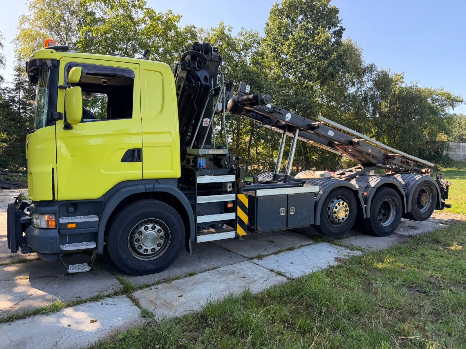 Scania G400 8x2 HMF kraan en NCH Kabelsysteem 1e eigenaar, Automaat, Euro 5, Achterwielaandrijving, Zwart