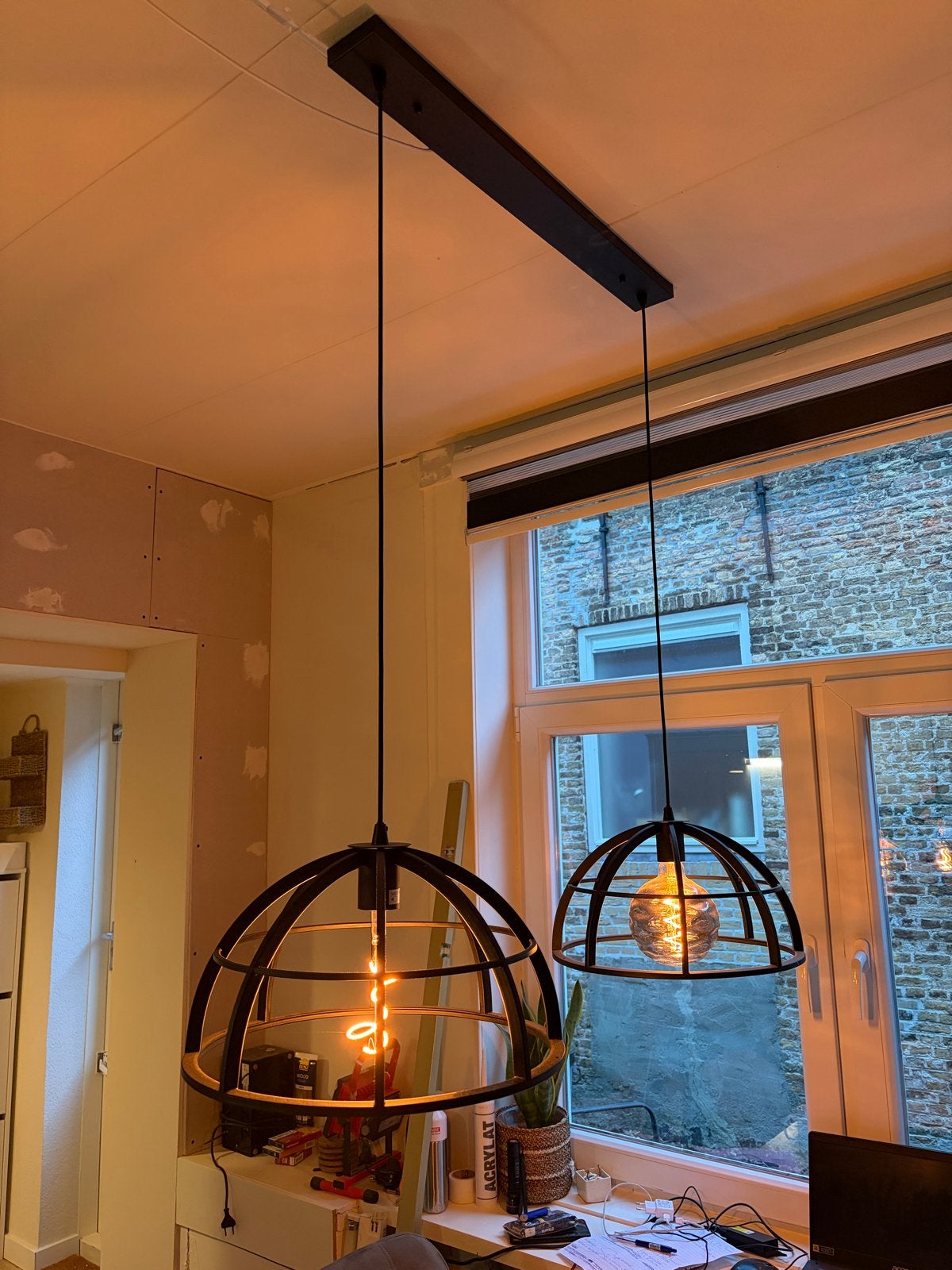 Hanglamp Dikra Karwei - Zwart metaal, industrieel design, Huis en Inrichting, Lampen | Hanglampen, Ophalen of Verzenden, Gebruikt