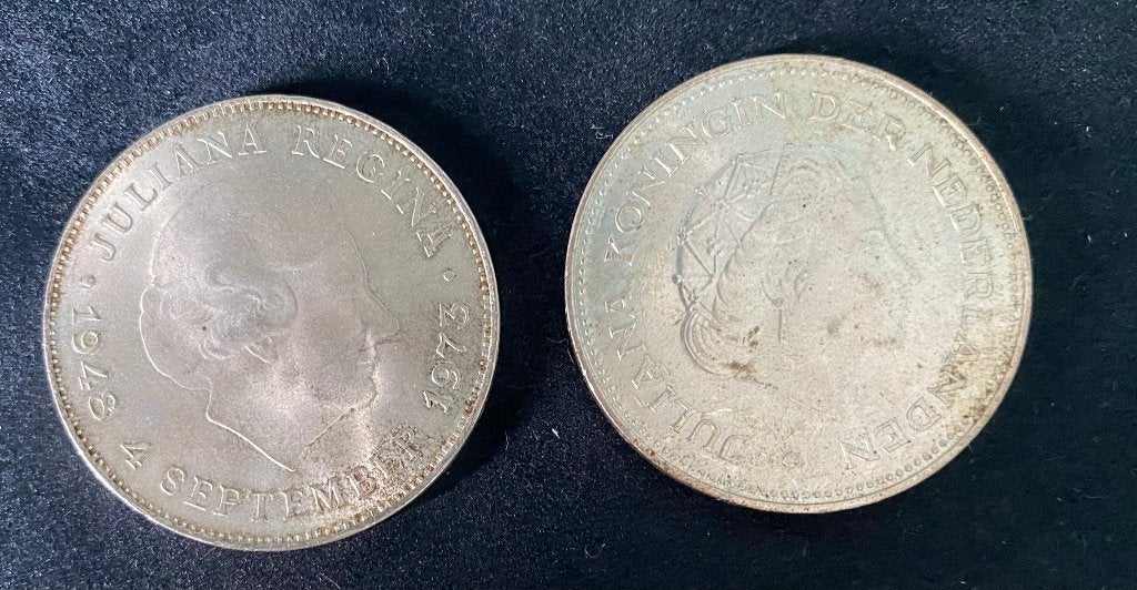 set 2 zilveren tienje koningin Juliana 1970 & 1973