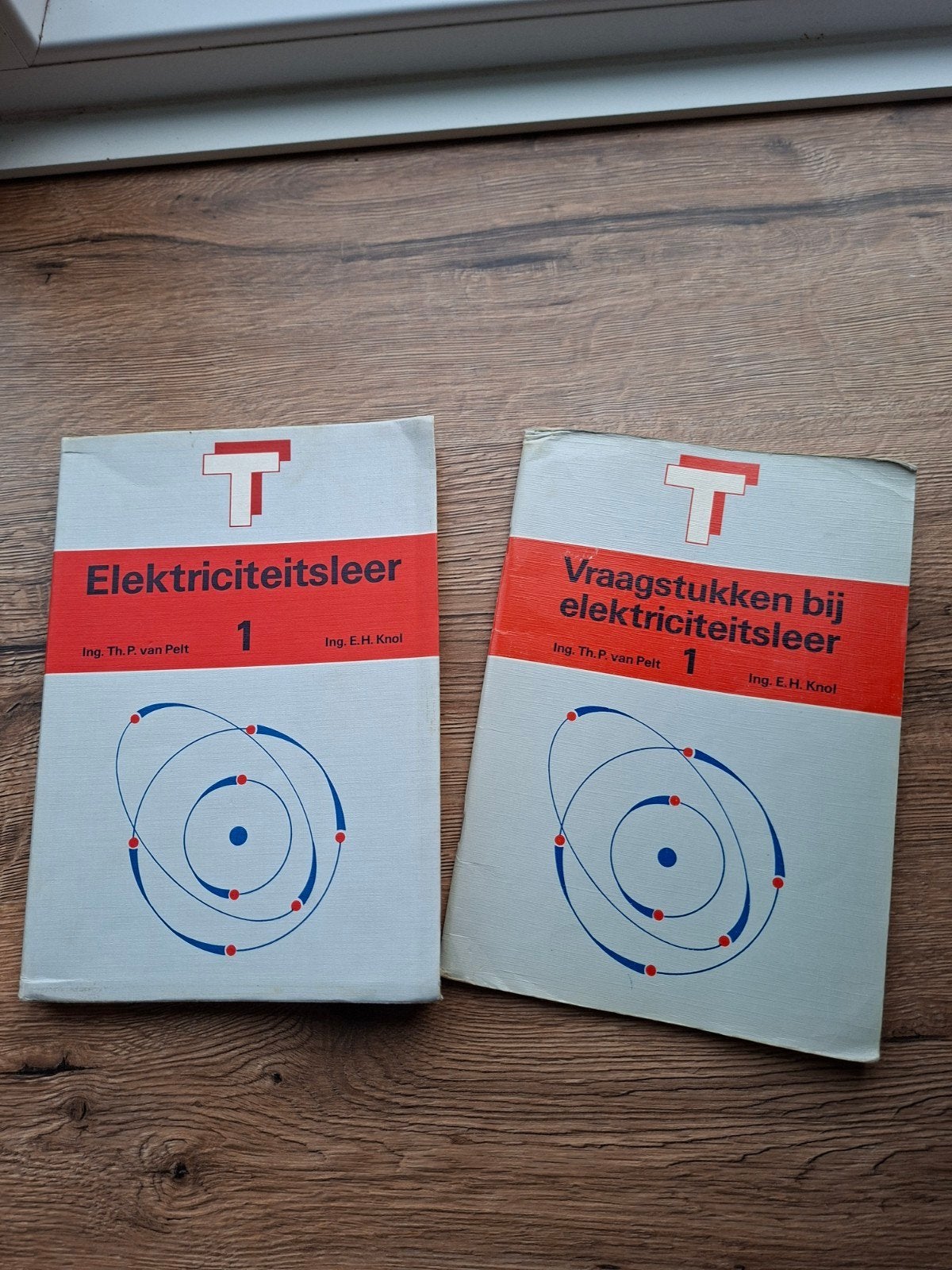 Elektriciteitsleer 1 & Vraagstukken Elektriciteitsleer 1, Boeken, Gelezen, Ing. Th.P. van Pelt, Ing. E.H. Knol, Ophalen of Verzenden
