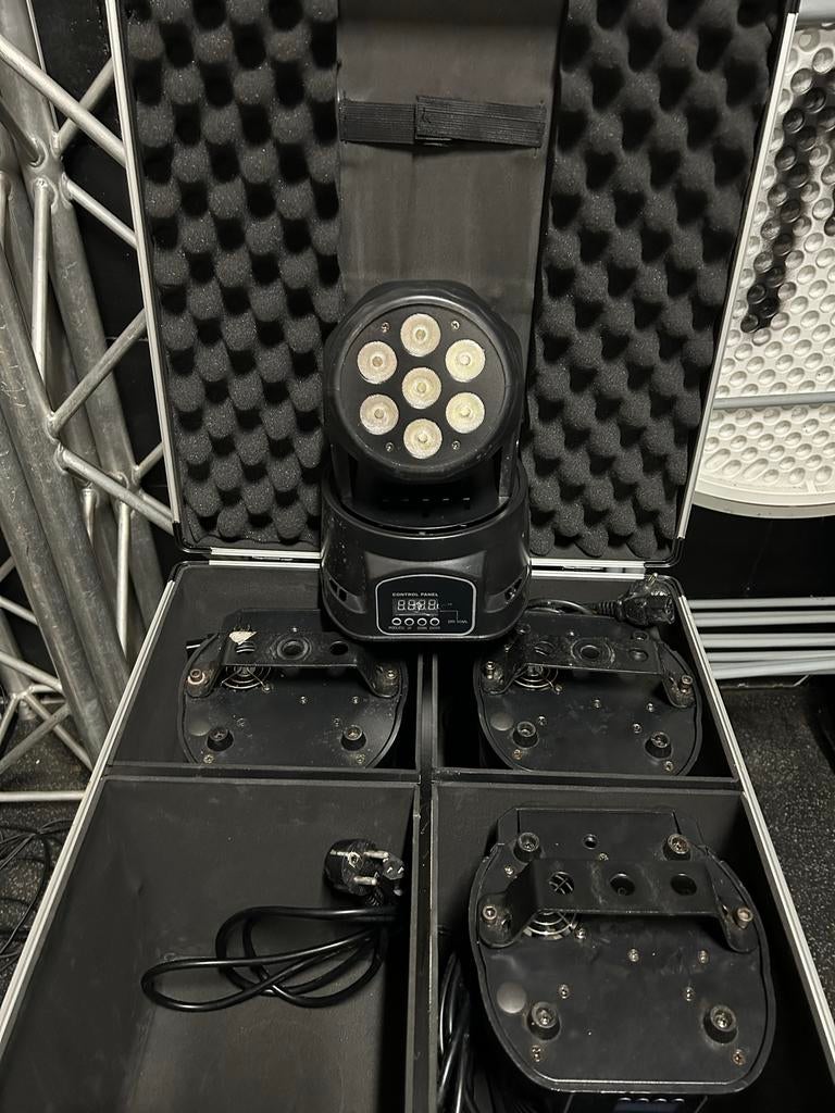 Set van 4 Moving Heads in Flightcase, Ophalen, Gebruikt, Licht, Geluidgestuurd