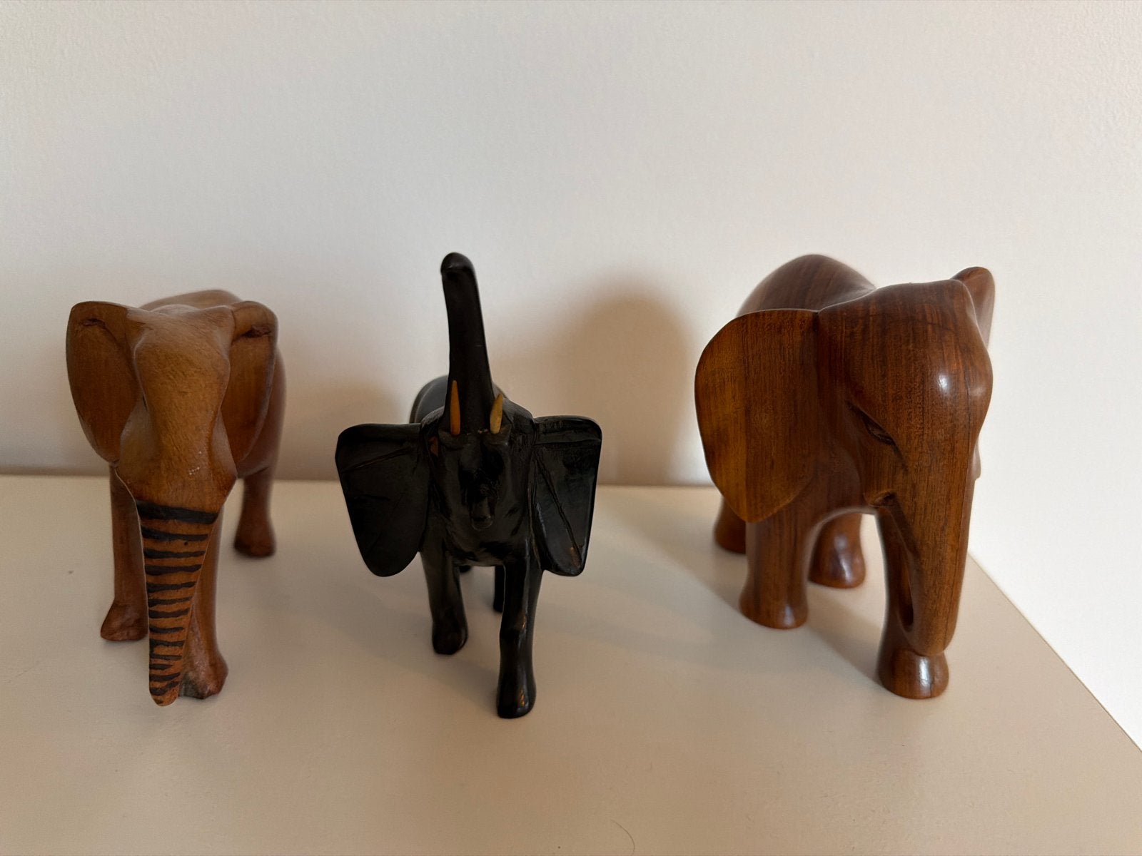 Set van 3 handgesneden houten olifantenbeelden, Minder dan 20 cm, Ophalen of Verzenden, Beeld, Hout