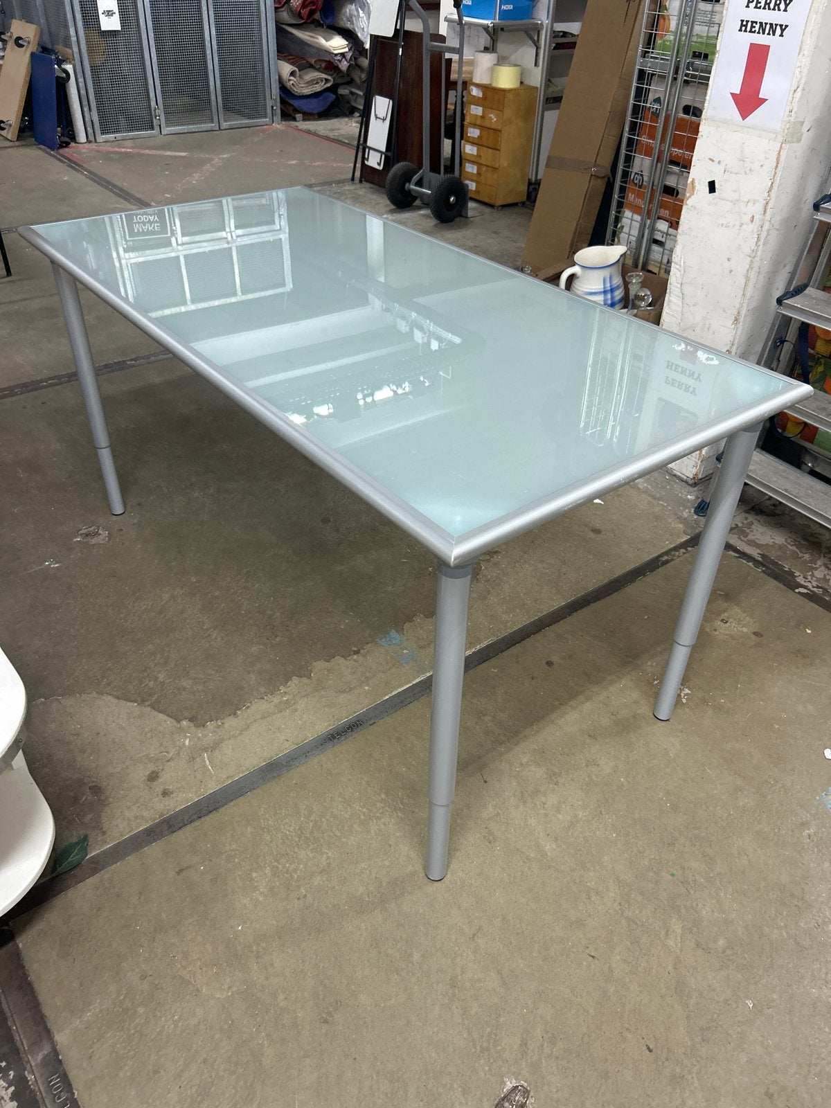 Grijze eet- of werktafel met matglazen blad (156x78 cm), Ophalen, Gebruikt, 50 tot 100 cm, Glas