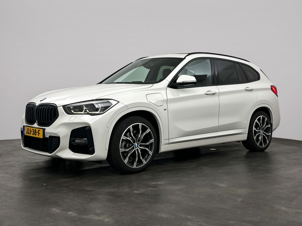 BMW X1 xDrive25e | M Sport | Head Up | Panorama | Trekhaak, Auto's, Wit, Bedrijf, Vierwielaandrijving, Hybride Elektrisch/Benzine