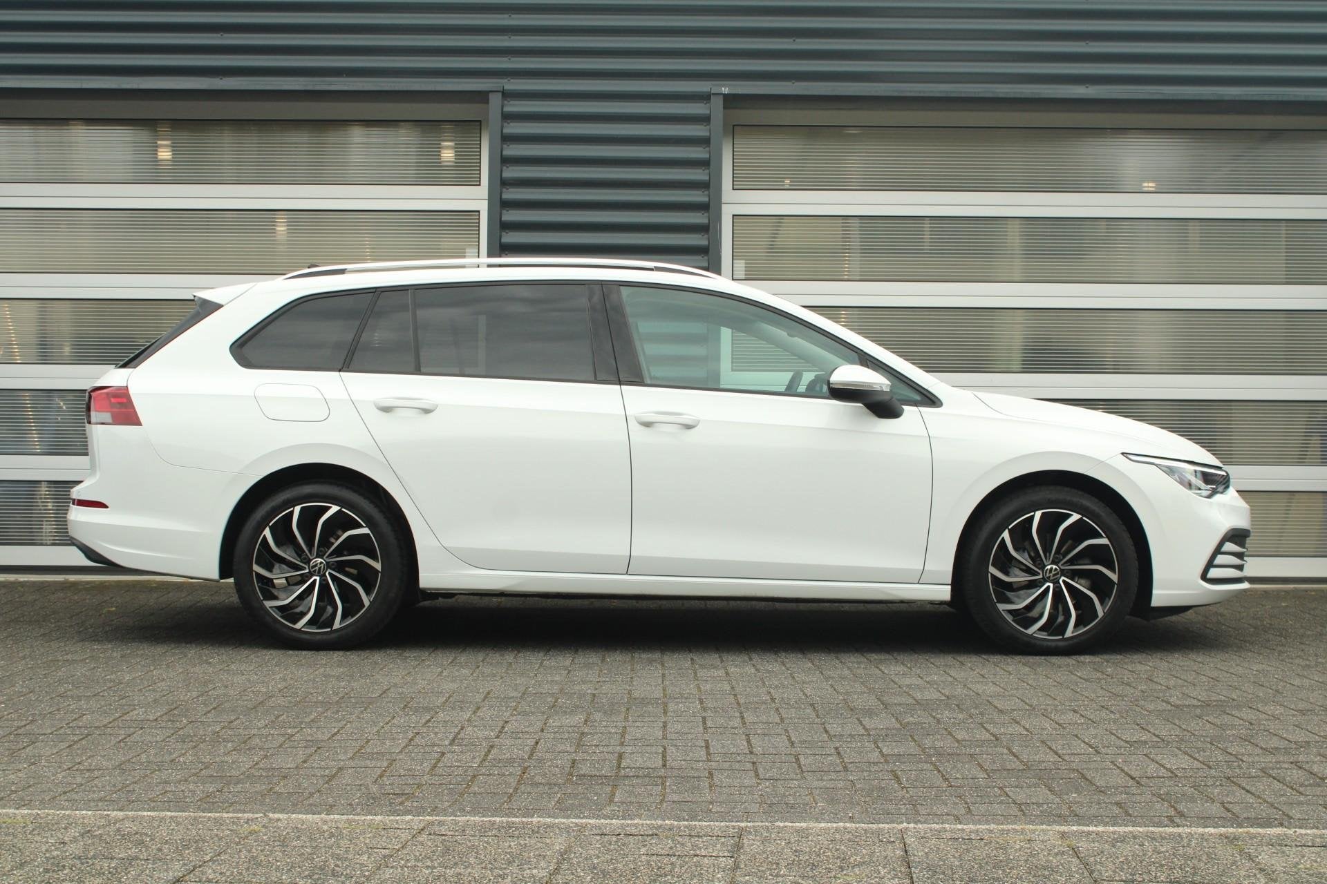 Volkswagen Golf Variant 1.0 eTSI 110kW DSG Life | Elec. Stoe, Auto's, 12 maanden, Stof, Gebruikt, Wit