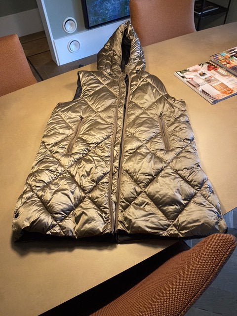Bodywarmer bronskleur capuchon en 2-wegrits 42, Ophalen of Verzenden, Zo goed als nieuw, Maat 42/44 (L), Beige