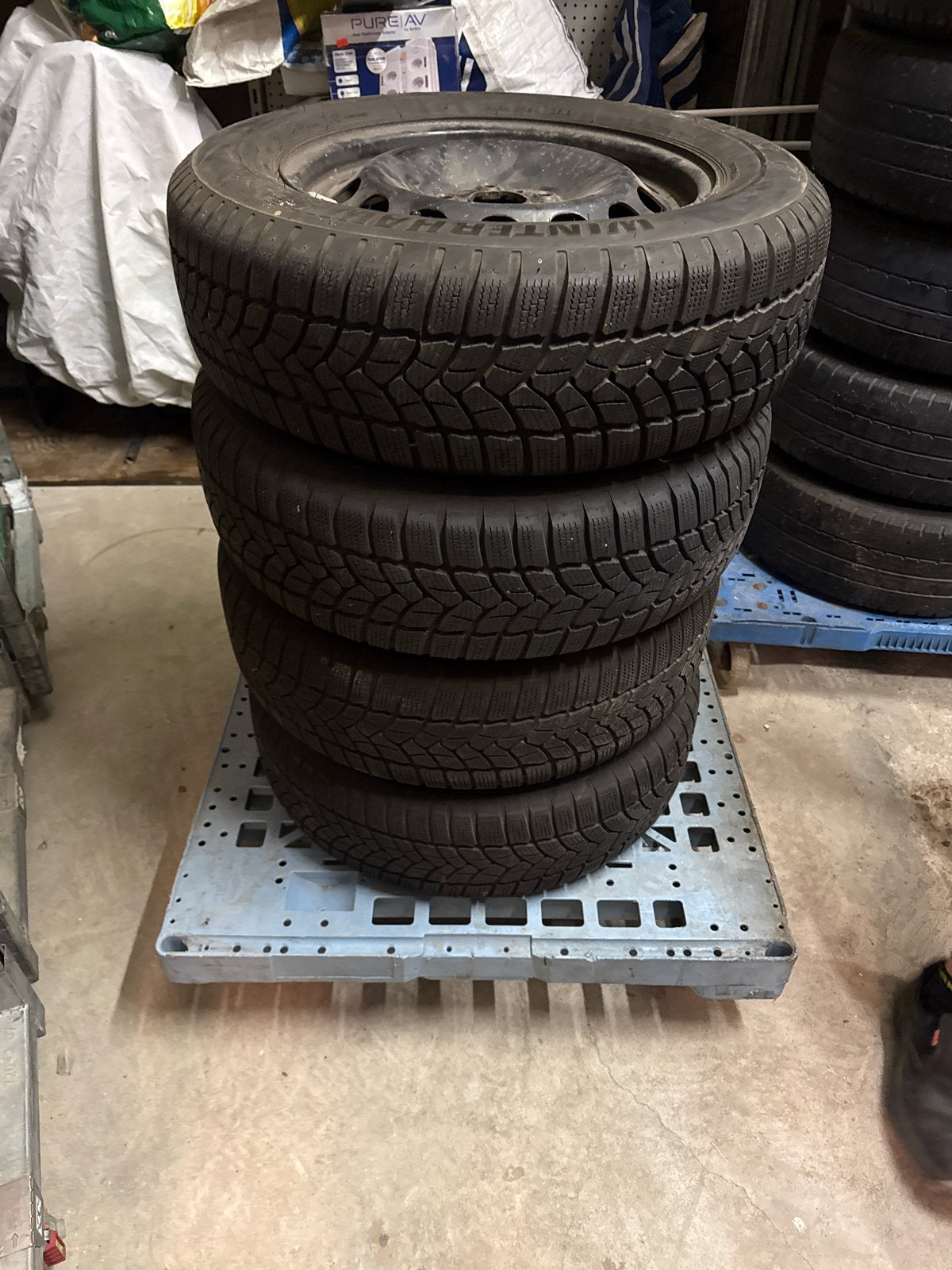 Set van 4 winterbanden op stalen velgen 215/60R16, Auto-onderdelen, Banden en Velgen, Ophalen, 16 inch, Banden en Velgen, Winterbanden