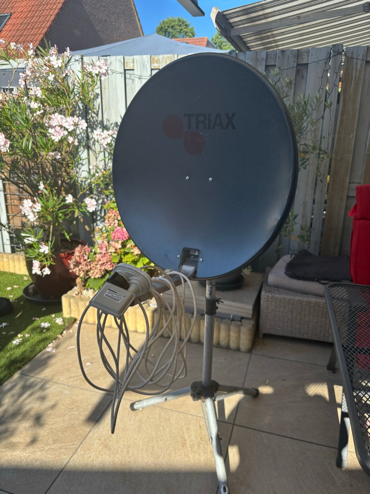 Triax schotelantenne met statief en Twinkop, Ophalen, Gebruikt, (Schotel)antenne, Overige merken