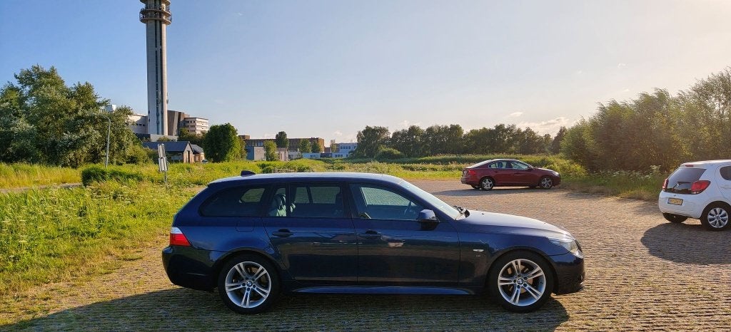 BMW 520 Touring M ed E61 LCI AUT 2010 Tiefseeblau, Pano, Automaat, Achterwielaandrijving, Zwart, 4 cilinders