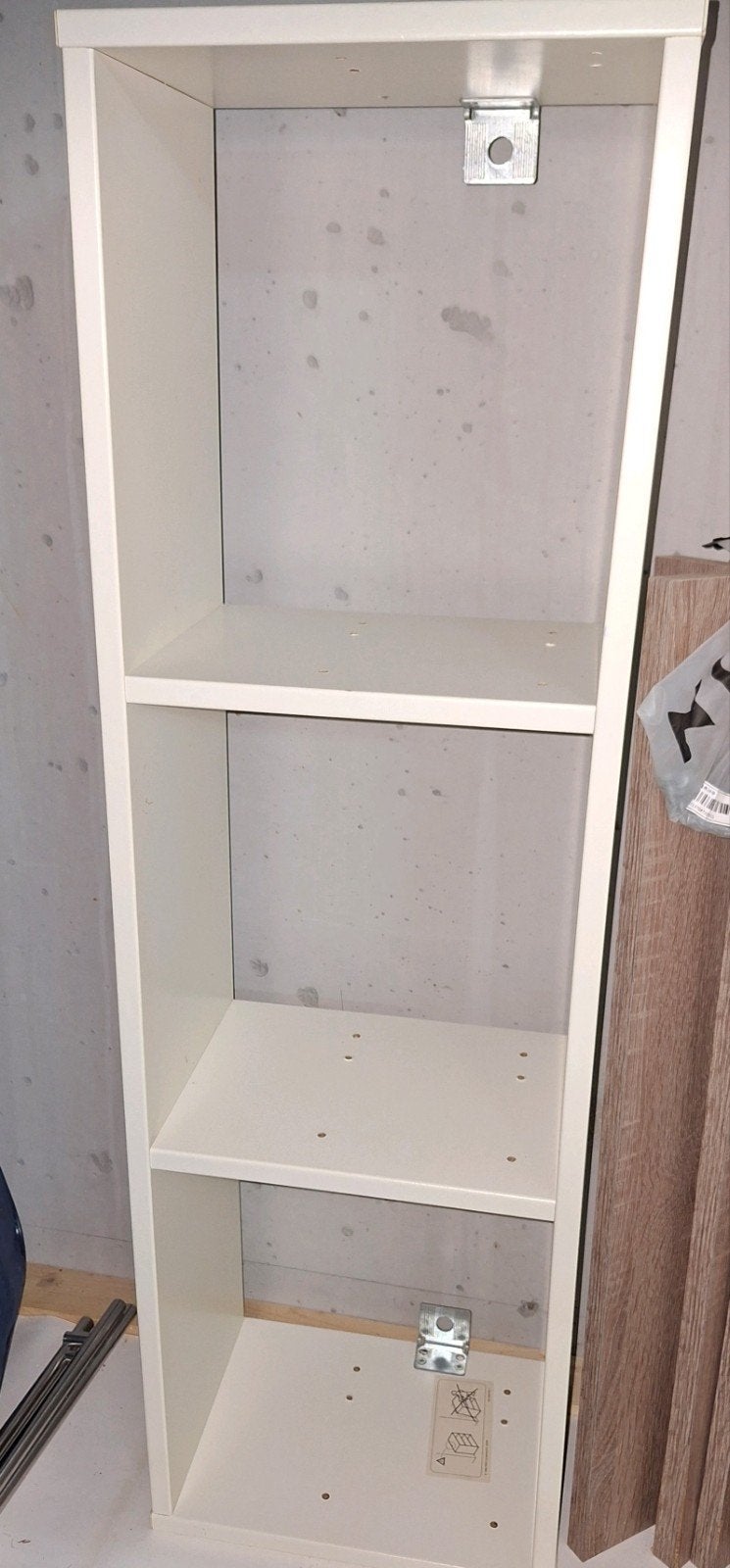 Witte vakkenkast met 3 vakken, Ophalen, Met plank(en), Minder dan 50 cm, Gebruikt