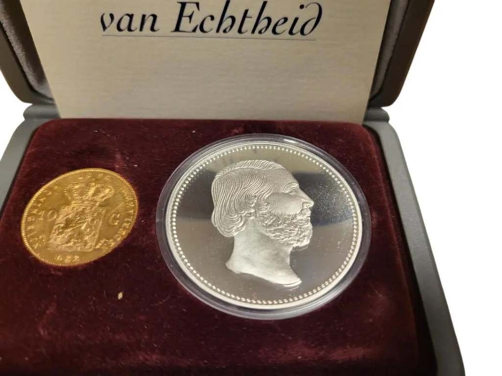 NL gouden tientje 1875 Willem 3 incl. doos & certificaat, Postzegels en Munten, Edelmetalen en Baren, Ophalen of Verzenden, Goud