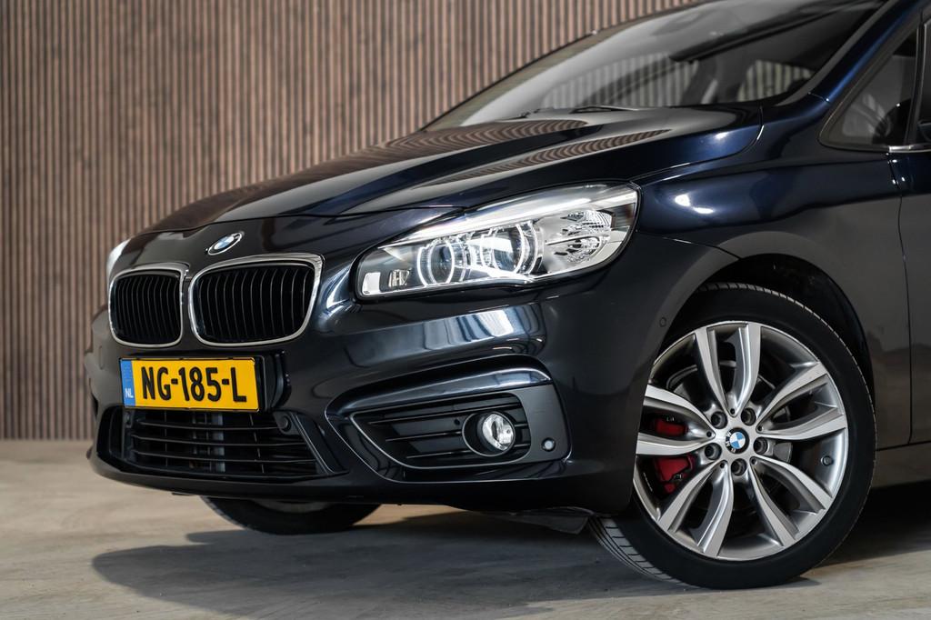 BMW 2-serie Active Tourer 220i Leder PDC Automaat Stoelverwa, Auto's, 1998 cc, 730 kg, Gebruikt, Blauw