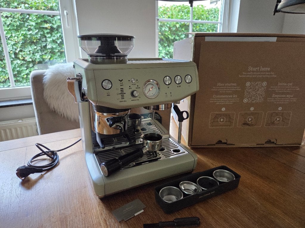 Als nieuw!!! Sage The Barista Express Impress Almond Nougat, Witgoed en Apparatuur, Koffiezetapparaten, Espresso apparaat, Zo goed als nieuw