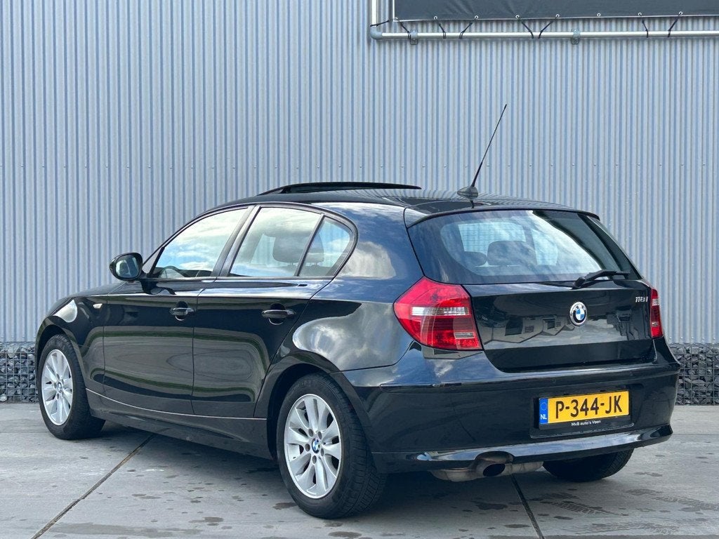 BMW 1-serie 118i Automaat, Dakraam, Clima, Cruise, Navi, Ond, Auto's, BMW, Euro 5, Zwart, Zwart, Parkeersensor