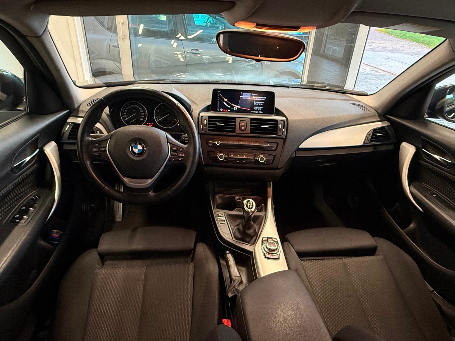 Foto 10 van BMW 1-serie 116D Business 2012 Zwart AIRCO|NAVI|XENON|NAP!