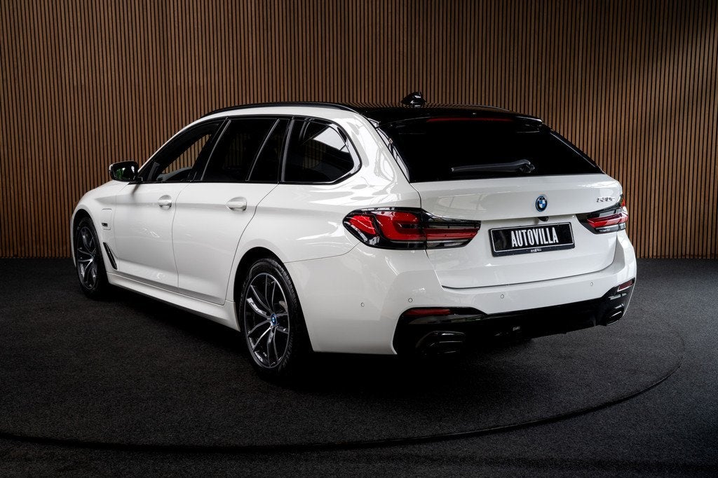 BMW 5 Serie Touring 530e M-Sport Navi Leer Sportstoelen PDC, 1998 cc, Achterwielaandrijving, Gebruikt, Zwart