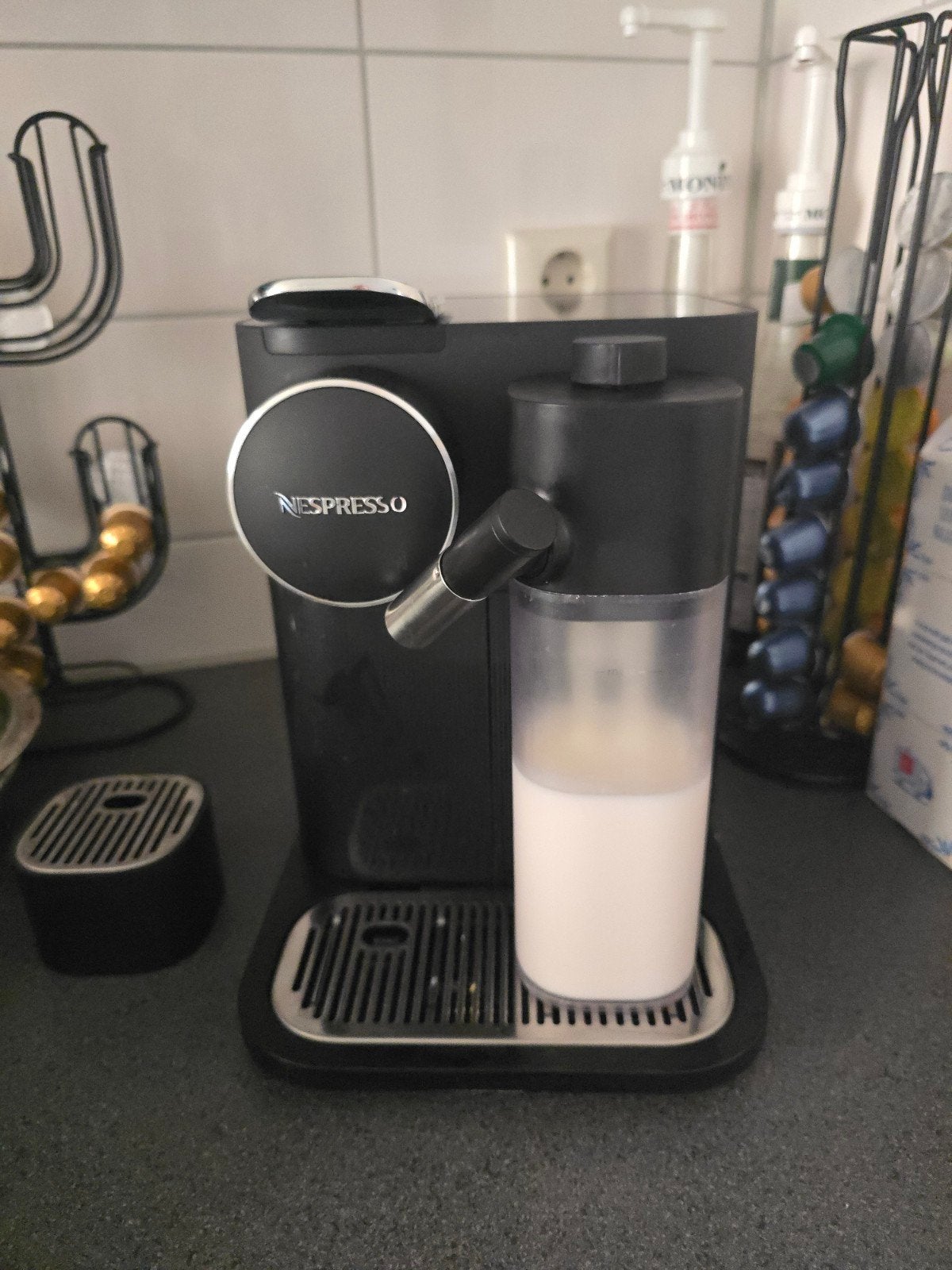 Nespresso gran lattissima, Ophalen, Gebruikt, Koffiemachine