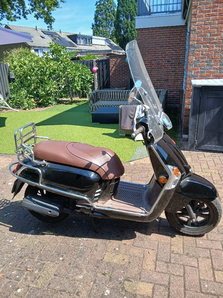 Snorfiets Kymco Like 50, Fietsen en Brommers, Ophalen, Zo goed als nieuw, Like, Benzine
