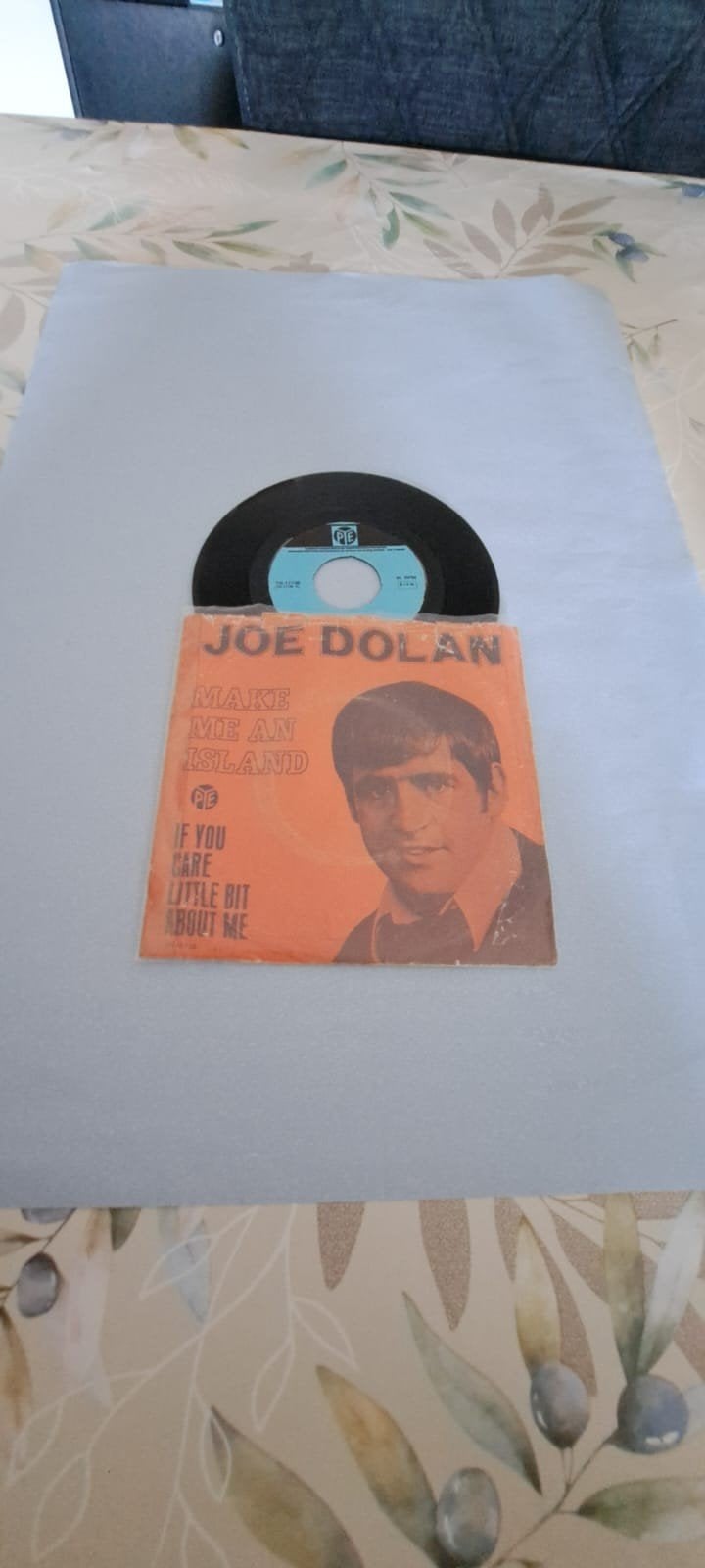Joe Dolan - Make Me An Island / If You Care (Vinyl Single), Cd's en Dvd's, Ophalen, Gebruikt, 7 inch, Pop